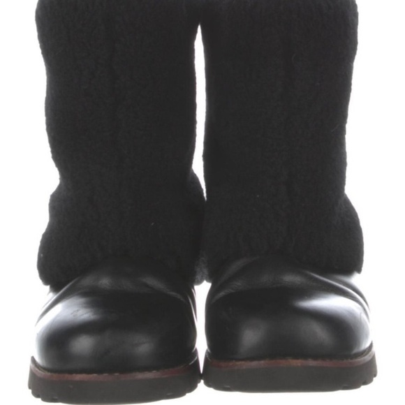 UGG CLASSIC II Sherpa w/leather Short Boots - Picture 5 of 13